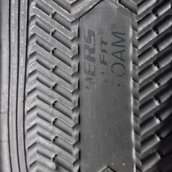 Skechers Men's Black and Gray‎ Luxe Foam Slides - Picture 3 of 5